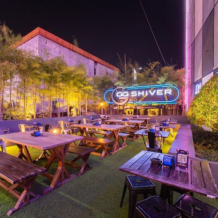 J Icon Hip Hotel Balikpapan  Buitenkant foto