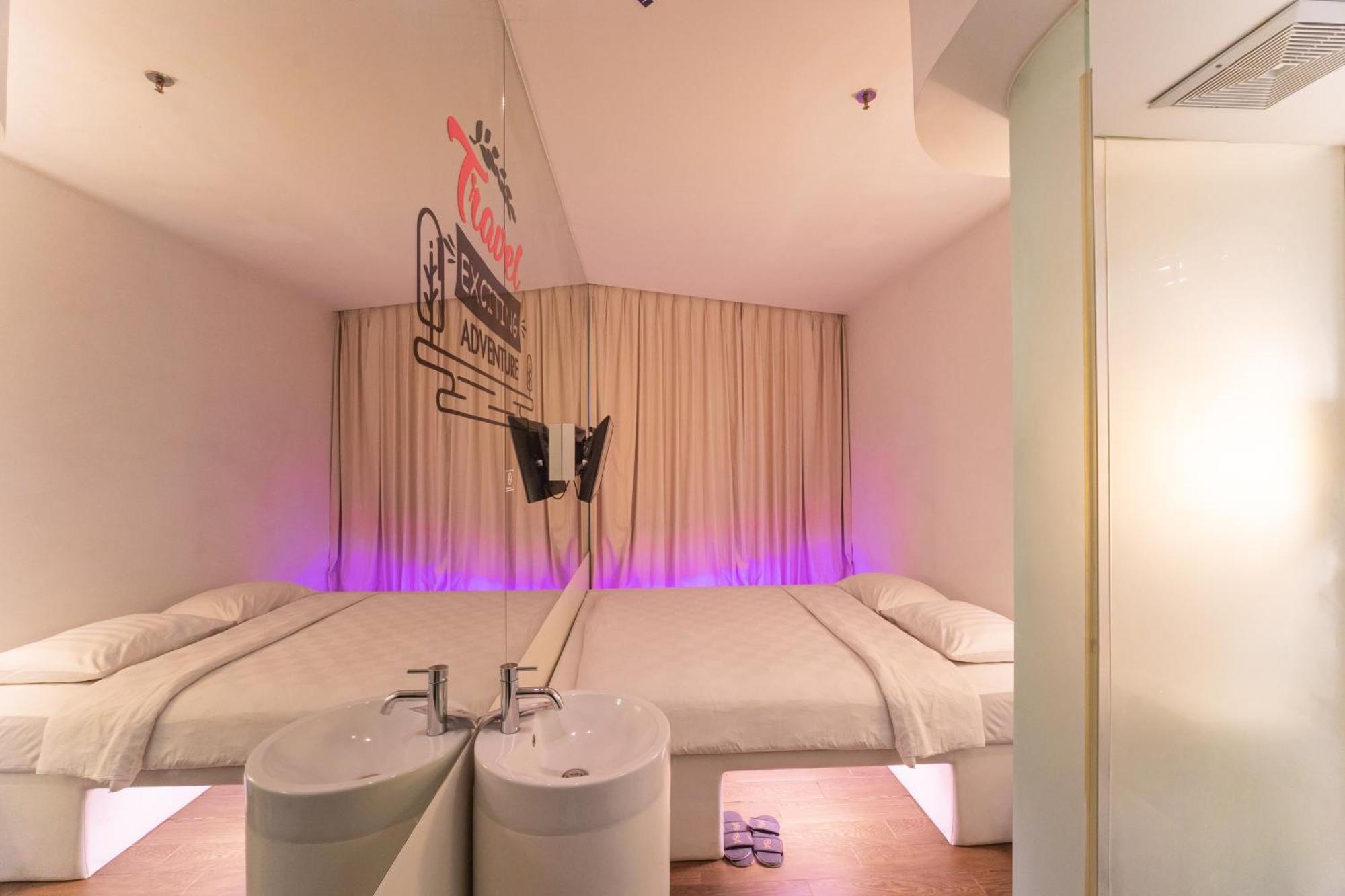 J Icon Hip Hotel Balikpapan  Buitenkant foto