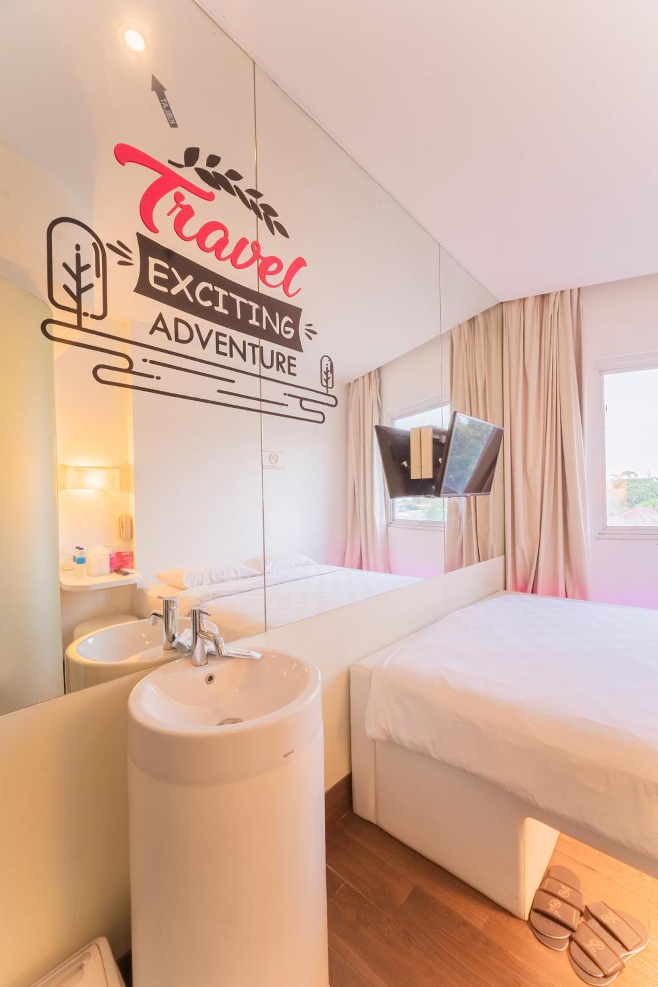 J Icon Hip Hotel Balikpapan  Buitenkant foto