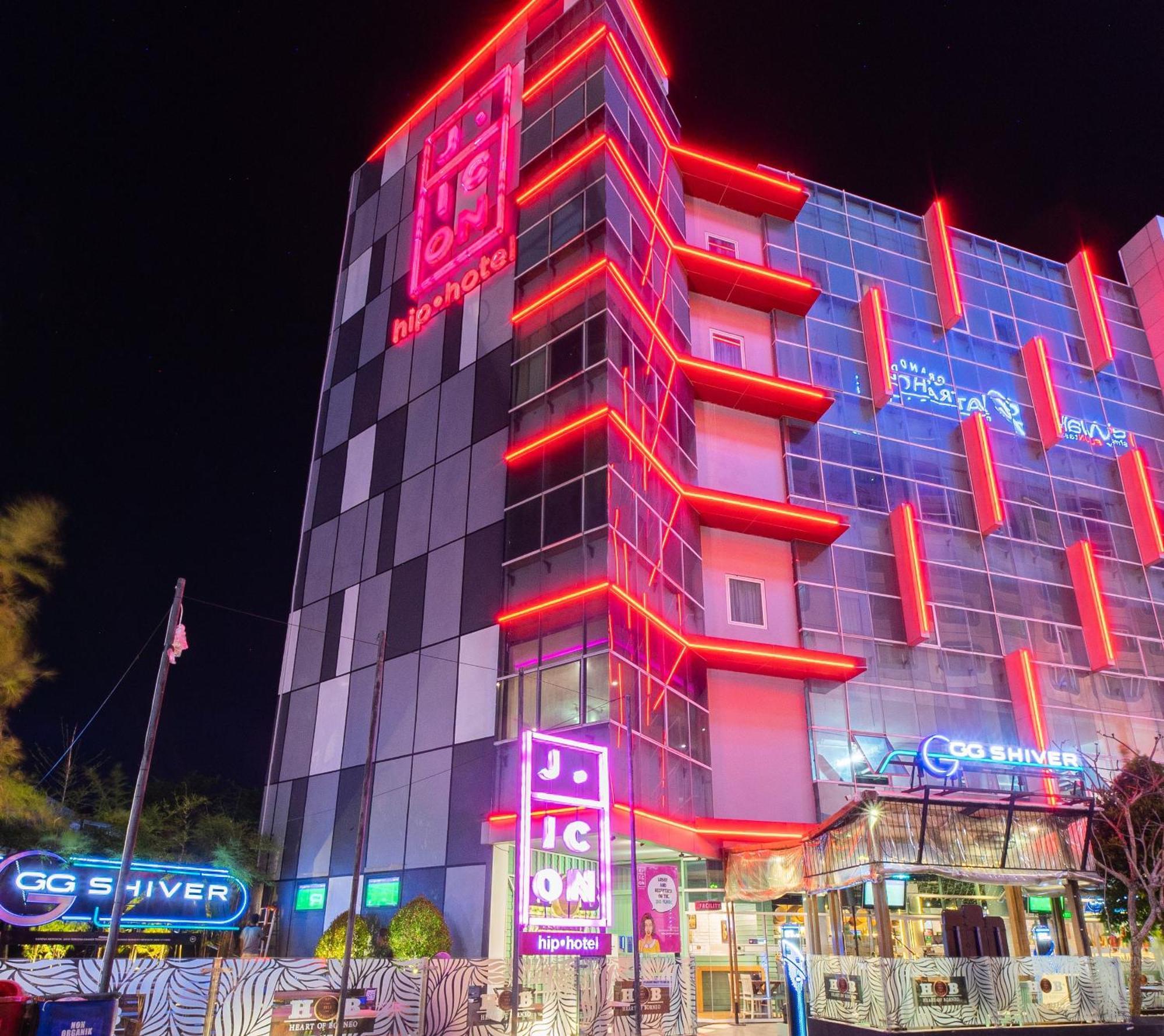 J Icon Hip Hotel Balikpapan  Buitenkant foto